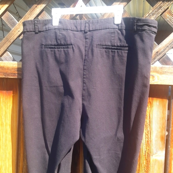 Michel Studio Black Stretch Capris - Picture 7 of 8